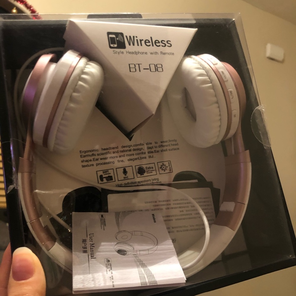 Rise gold bluetooth headphones